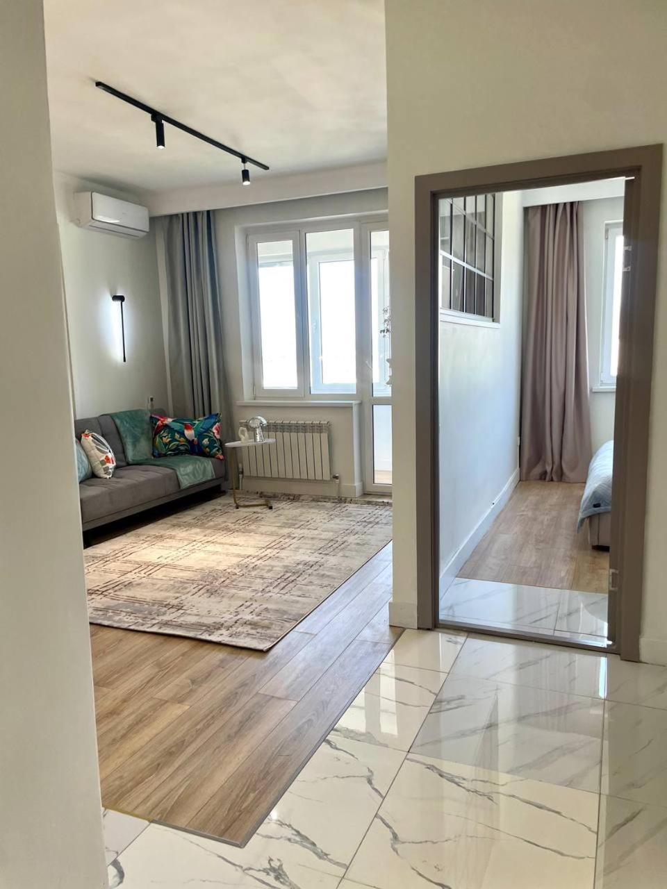 R-house C шикарным видом на горы Almaty